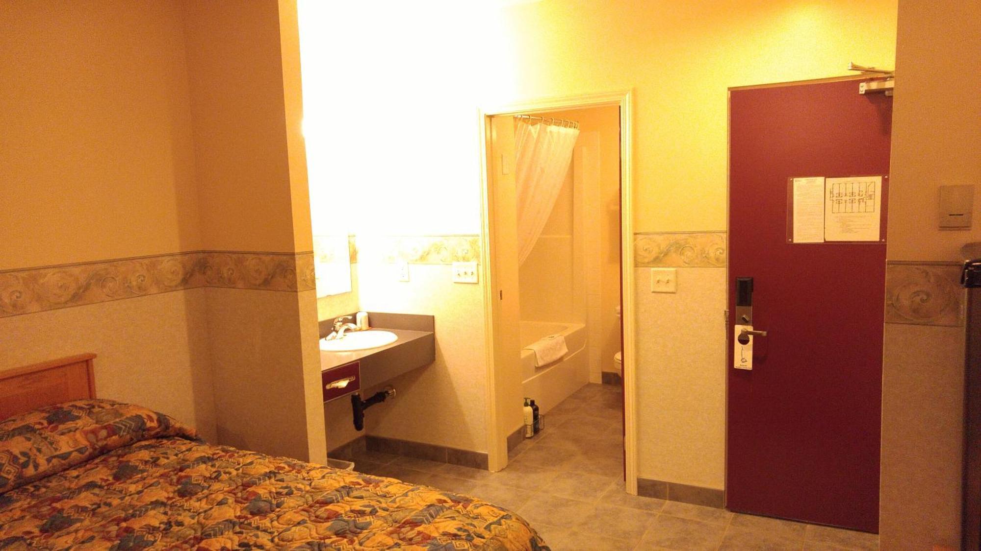 Crossfield Country Inn Стая снимка